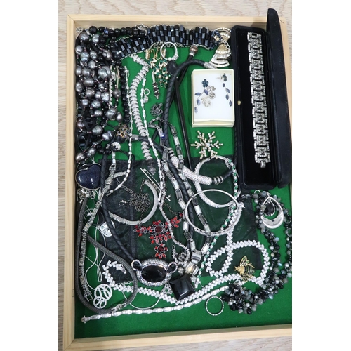 98 - A group of paste and cubic zirconia set silver jewellery including a pair of green and white paste d... 