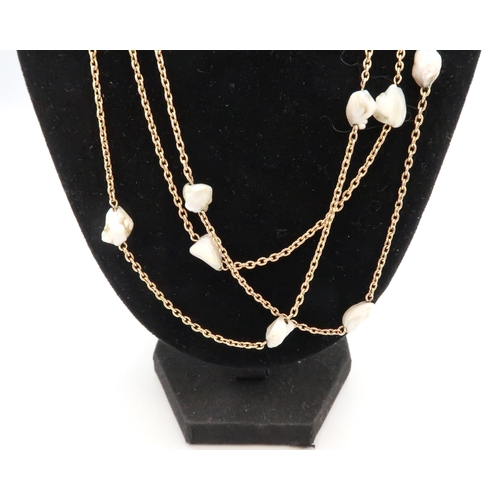 85 - A muff chain with freshwater culture pearl spacer links. Tests gold 9ct. Weight 20.98 grams Length a... 