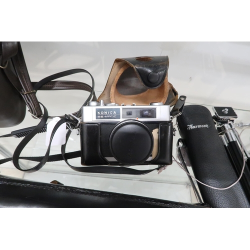 525 - An assortment of vintage cameras and camera accessories to include Chinon CM4, Konica EE Matic, Sang... 