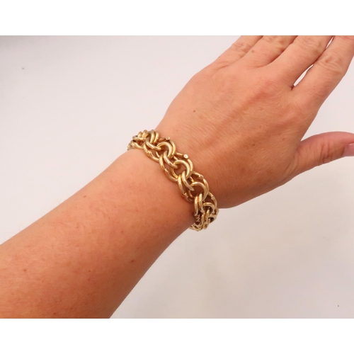 100 - An 18ct Gold Double Link Bracelet. 

Weight: 81.25

Condition: No obvious defects, clasp secures tig... 