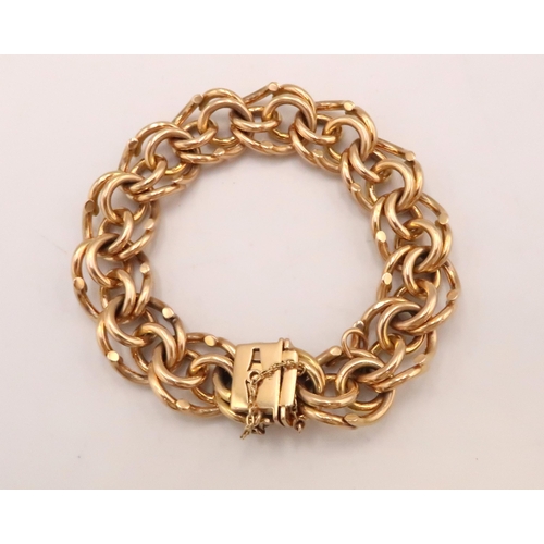 100 - An 18ct Gold Double Link Bracelet. 

Weight: 81.25

Condition: No obvious defects, clasp secures tig... 