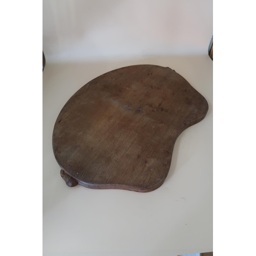 504 - Robert Mouseman Thompson - An oak kidney shaped tray with carved mouse signature - 46cm x 33cm - use... 
