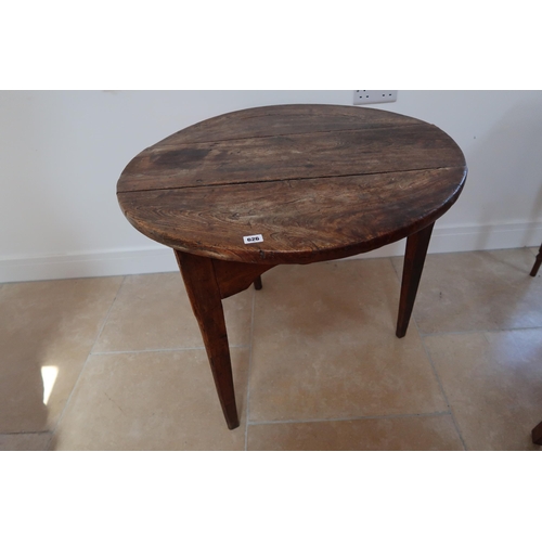 626 - An early 19th century cricket table, possibly elm or yew wood, 79cm x 76cmcm diameter top x 72cm hig... 