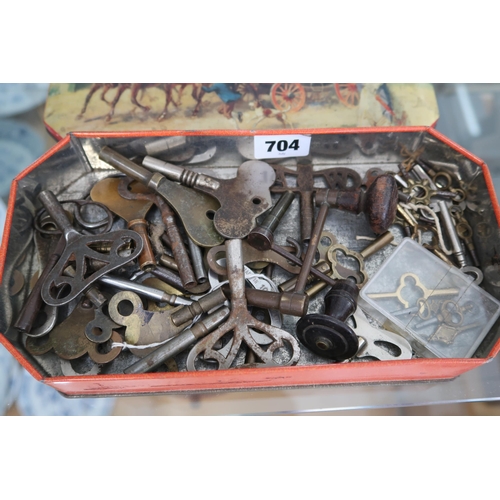 704 - A tin of vintage watch and clock keys