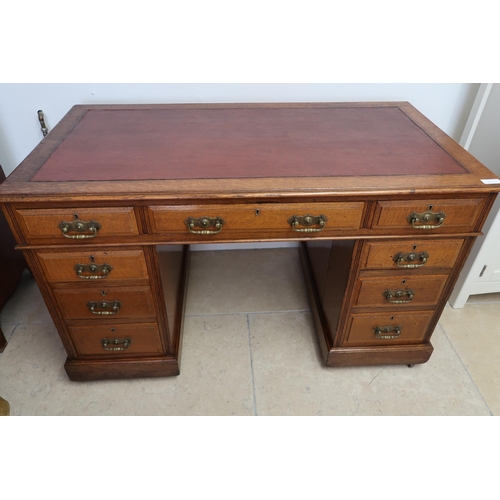 711 - A Victorian nine drawer pedestal desk with writing scriber - in good condition - Width 122cm x Depth... 