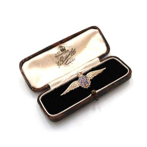 81 - A 9ct yellow gold and enamel RAF Sweetheart brooch in box - approx weight 3.9 grams