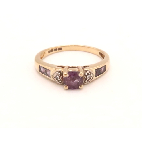 107 - A 9ct Gold Amethyst ring. 

Weight: 2.53g Size:R