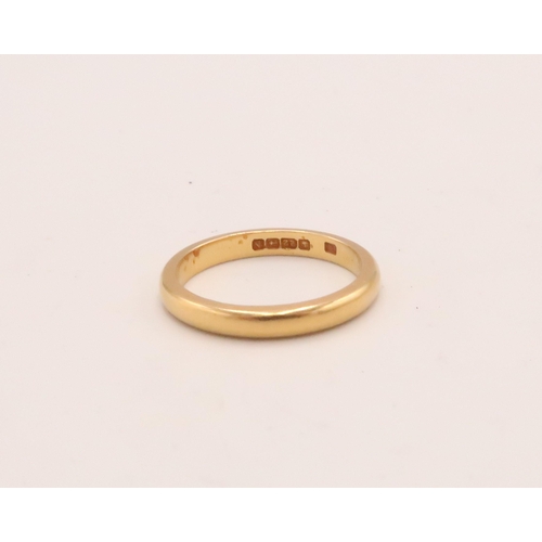 115 - A 22ct Gold wedding band. 

Size: L Weight: 3.82g