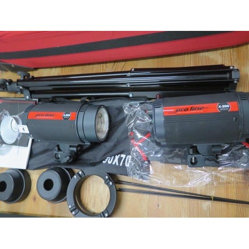 481 - A Proline Apollo x-300 creative lighting two head photographic flash kit with hard case, in working ... 