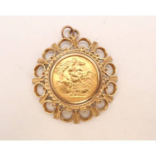 117 - A Full Gold Sovereign pendant, Elizabeth II 1968. 

Weight: 12.9g