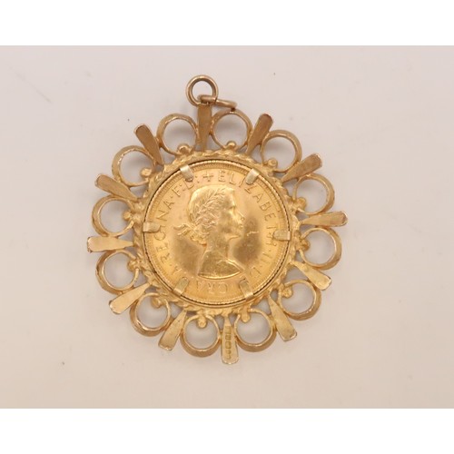 117 - A Full Gold Sovereign pendant, Elizabeth II 1968. 

Weight: 12.9g