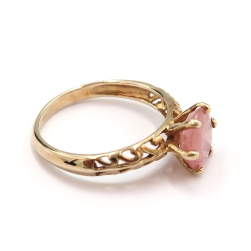 22 - A 9ct gold pink sapphire solitaire ring. Size O. Weight 2.41 grams