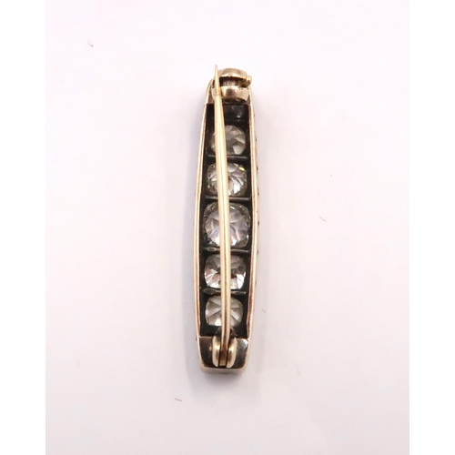 10 - An Edwardian Platinum & 14ct Seven Old Cut Diamond brooch, Approximately 2.0ct

Uhnallmarked, tests ... 
