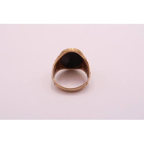 27 - A large 9ct Onyx signet ring with decorative design to shoulders

Weight: 8.7g Size: U

Condition : ... 