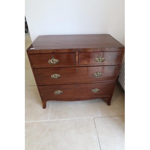 633 - A Georgian mahogany chest with two short over two long drawers on splayed bracket feet - Width 84cm ... 