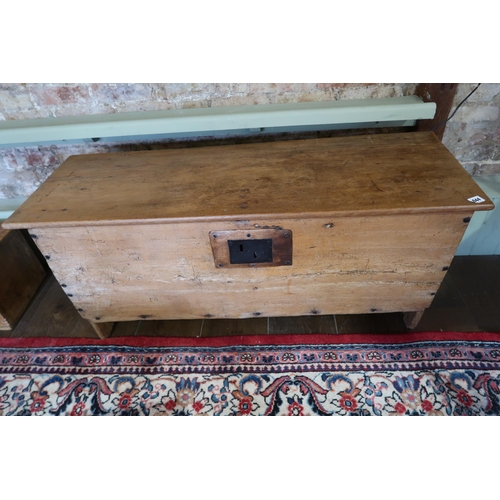 644 - A 19th century rustic pine blanket box - Width 120cm x Height 56cm