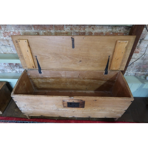 644 - A 19th century rustic pine blanket box - Width 120cm x Height 56cm