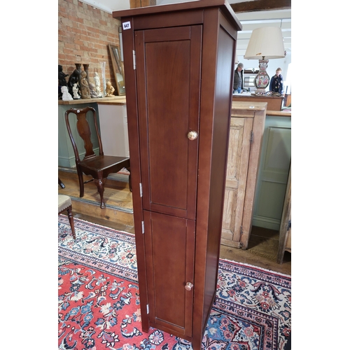 647 - A modern mahogany two door cupboard - Width 160cm x Height 40cm