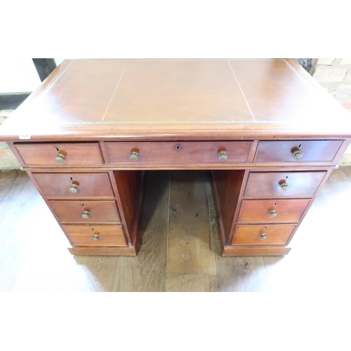 624 - A good quality 19th century freestanding desk with a leather inset top over nine drawers - in good c... 