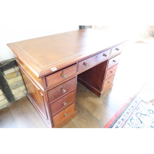 624 - A good quality 19th century freestanding desk with a leather inset top over nine drawers - in good c... 