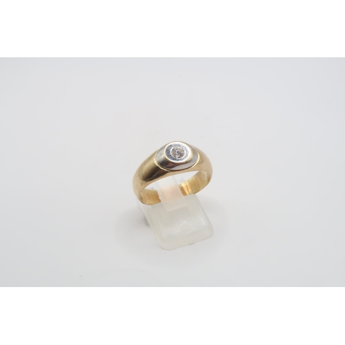 43 - A white stone ring. Size T. Stamped 585. Weight 8.01