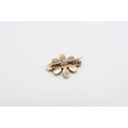 42 - An early 20th century garnet cluster brooch. 28mm. Weight 4.0 grams.