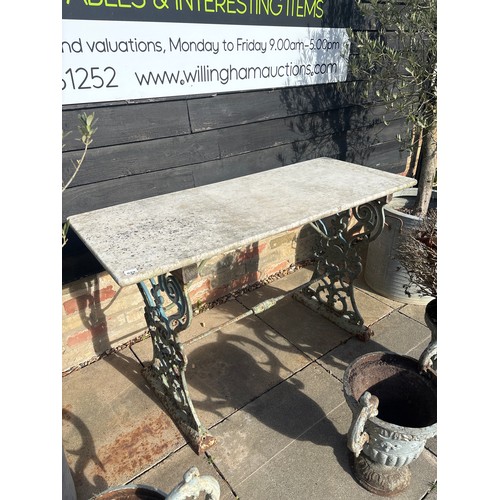 622 - A cast iron 19th century table with a marble top - Width 122cm x Depth 50cm x Height 75cm