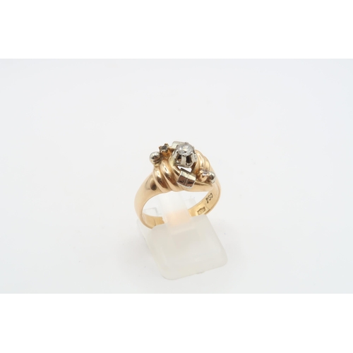79 - A white stone dress ring. Size R 1/2. Stamped 750. Weight 5.91 grams