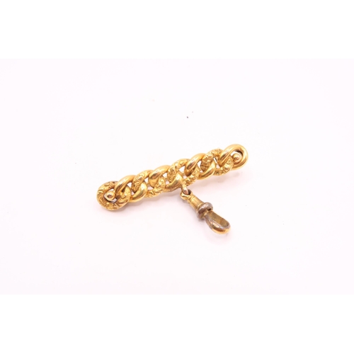 124 - A curb link bar brooch. Length 42mm. Centre piece tests 18ct, toggle tests 9ct. Metal pin. Weight 5.... 