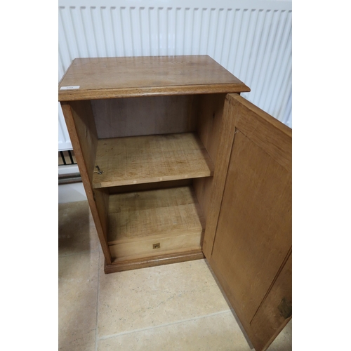  A good quality oak cupboard with an integral drawer, 84cm high x 39cm deep x 53cm wide