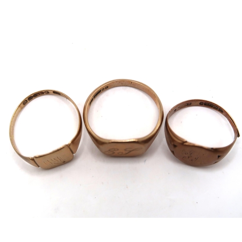 52 - Three 9ct gold signet rings. Size R 1/2, M, and S. Weight 10.34 grams