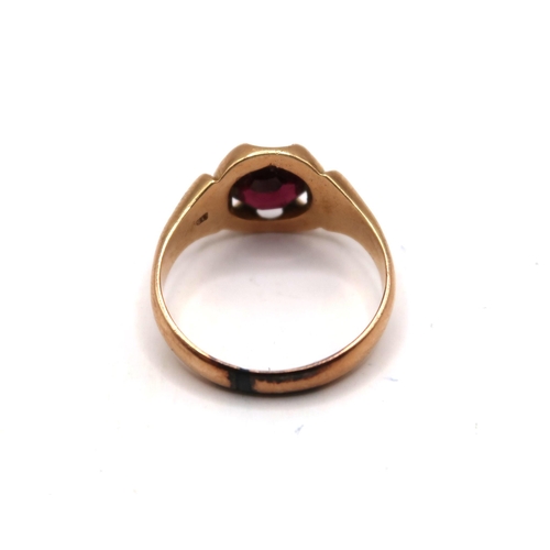 55 - A 15ct gold garnet single stone ring. Size N. Weight 4.11 grams