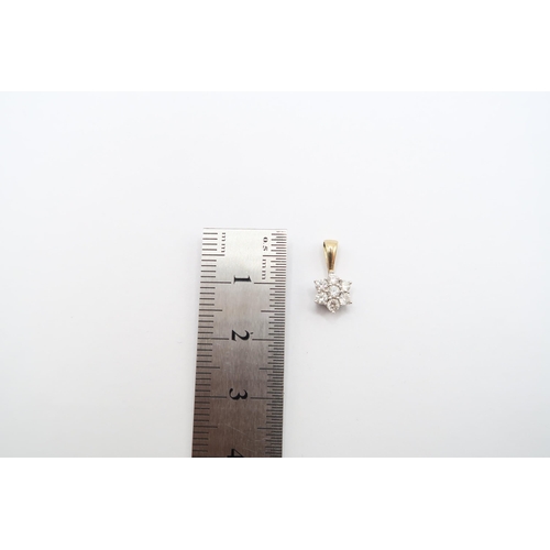 87 - A 9ct Diamond Cluster Pendant&nbsp;Weight: 0.6g 15mmx6mm