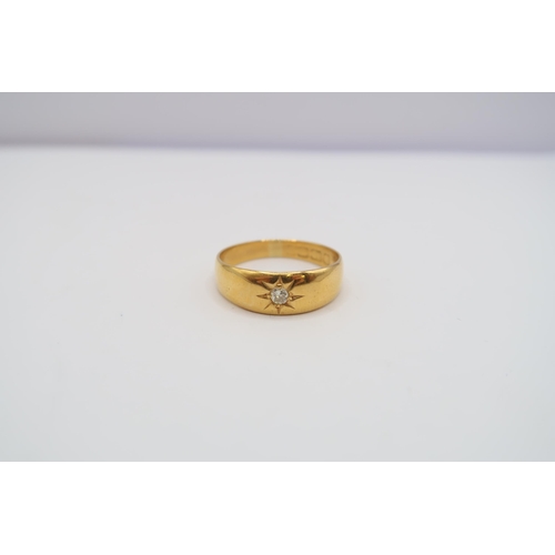  A single stone diamond band ring. Tests 18ct. Size P. Weight 4.04 grams