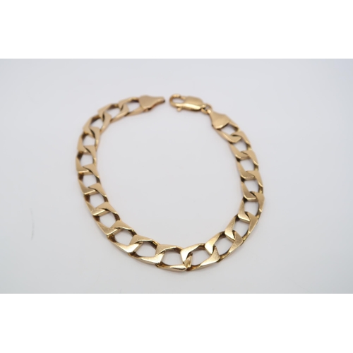  A 9ct gold curb link bracelet. Weight 18.61 grams
