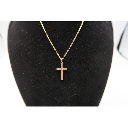  A 9ct Cross and Chain featuring hand chase work to crossWeight: 3g Length: 48cm