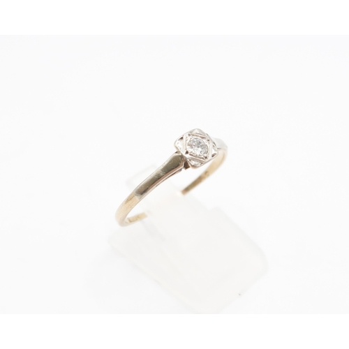 57 - A 9ct & Platinum Diamond Ring&nbsp;Weight:1.4g Size: Q