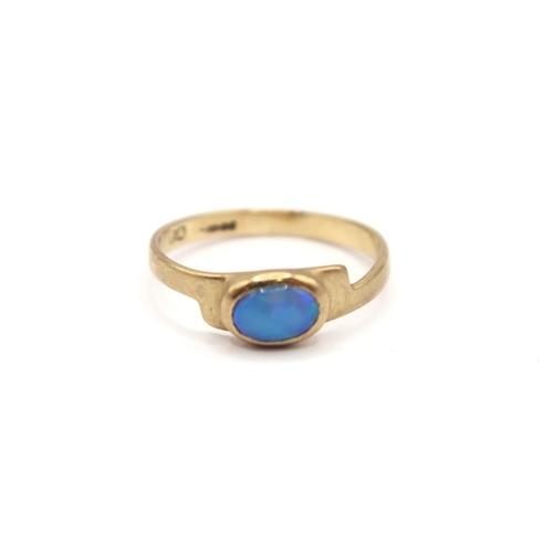  A 9ct gold opal ring. Size I 1/2. Weight 1.16 grams