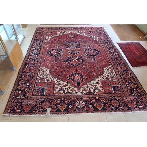 578 - A hand knotted woollen Persian Heriz rug - 3.45m x 2.60m