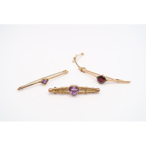 26 - A Group of 9ct Amethyst and Garnet Brooches&nbsp;Weight: 7.69g&nbsp;