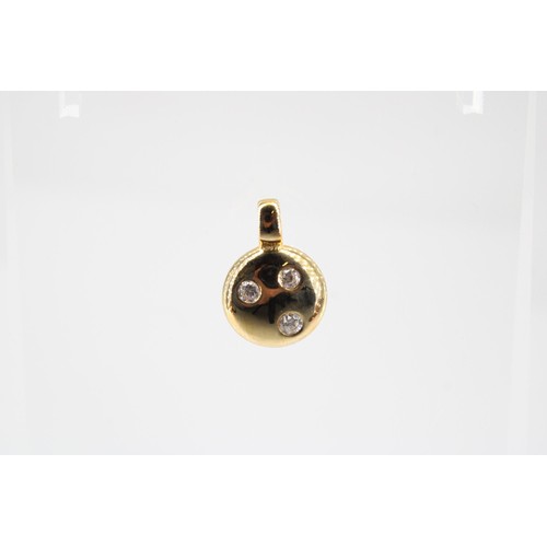 36 - A 9ct gold circular pendant set with CZ. Weight 2.22grams