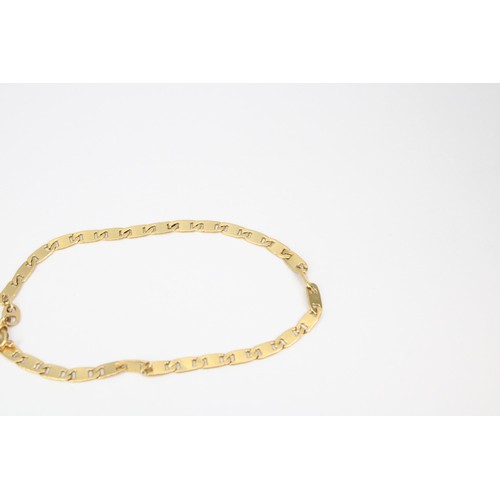 45 - A bracelet, tests 18ct. Weight 4.18 grams