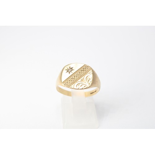 52 - A 9ct gold signet ring with diamond highlight. Size T &frac12;. Weight 2.91 grams