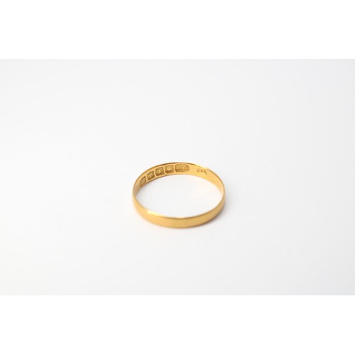 51 - A 22ct gold band ring. Size Q. Weight 2.01 grams