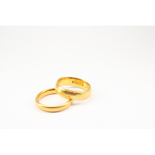 82 - A Pair of 22ct Bands Weight: 12.5g