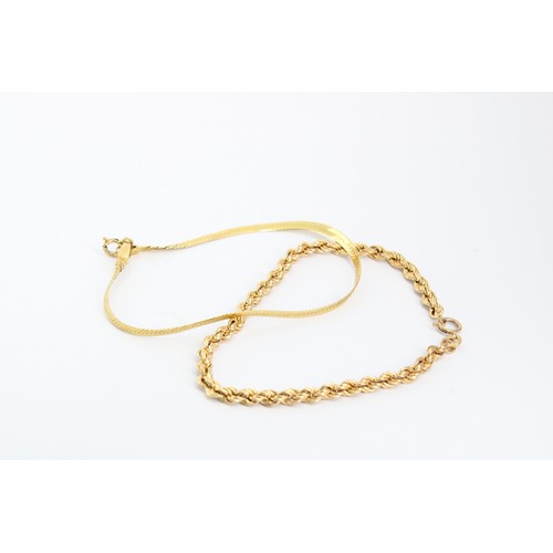 85 - A Pair of 9ct Bracelets, Twisted Spiga and Herringbone Design. The herringbone link is approx 177mm.... 
