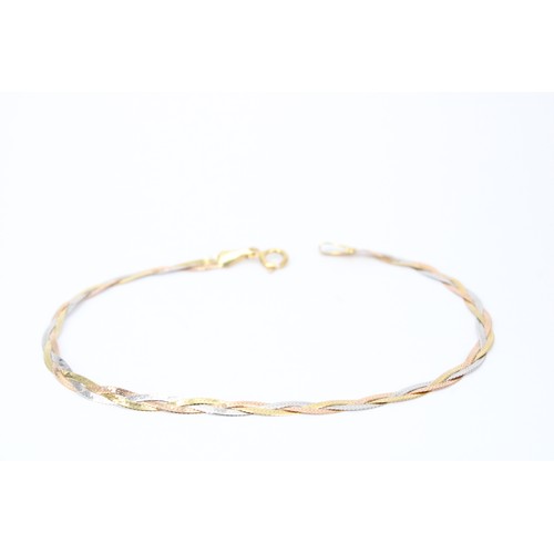 87 - An 18ct Bi Colour Herringbone Design Bracelet&nbsp;Weight: 1.85g Length: 16cm