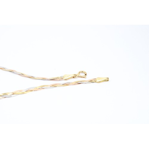 87 - An 18ct Bi Colour Herringbone Design Bracelet&nbsp;Weight: 1.85g Length: 16cm