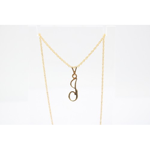 83 - A 9ct 'J' Necklace on a Spiga ChainWeight: 1.9g Length: 40cm