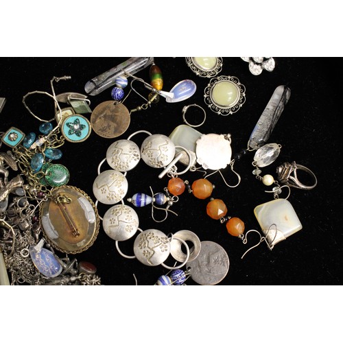 222 - A Quantity of Silver & Costume Jewellery